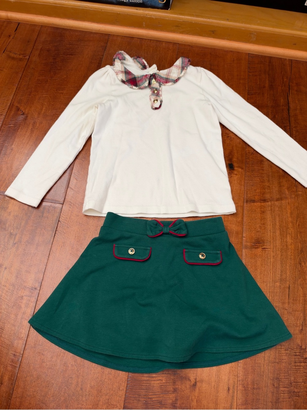 Gymboree Girls 5T Plaid Skirt Set in Green & White Like New